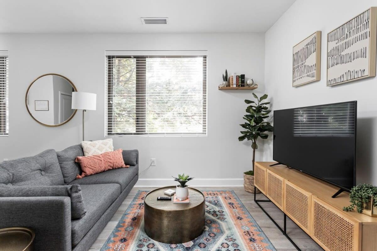 Cozysuites Modern Studio Steps From Broad Ripple Apartment